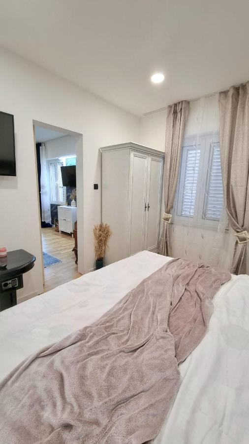 Place 4 U Studio Center Zadar Exterior photo